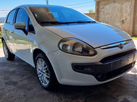 FIAT PUNTO 1.6 ESSENCE 16V FLEX 4P MANUAL FIAT PUNTO 1.6 ESSENCE 16V FLEX 4P MANUAL